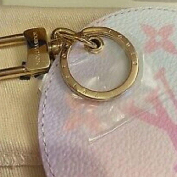 Louis Vuitton Sunrise Pastel Key Charm - Picture 4 of 5